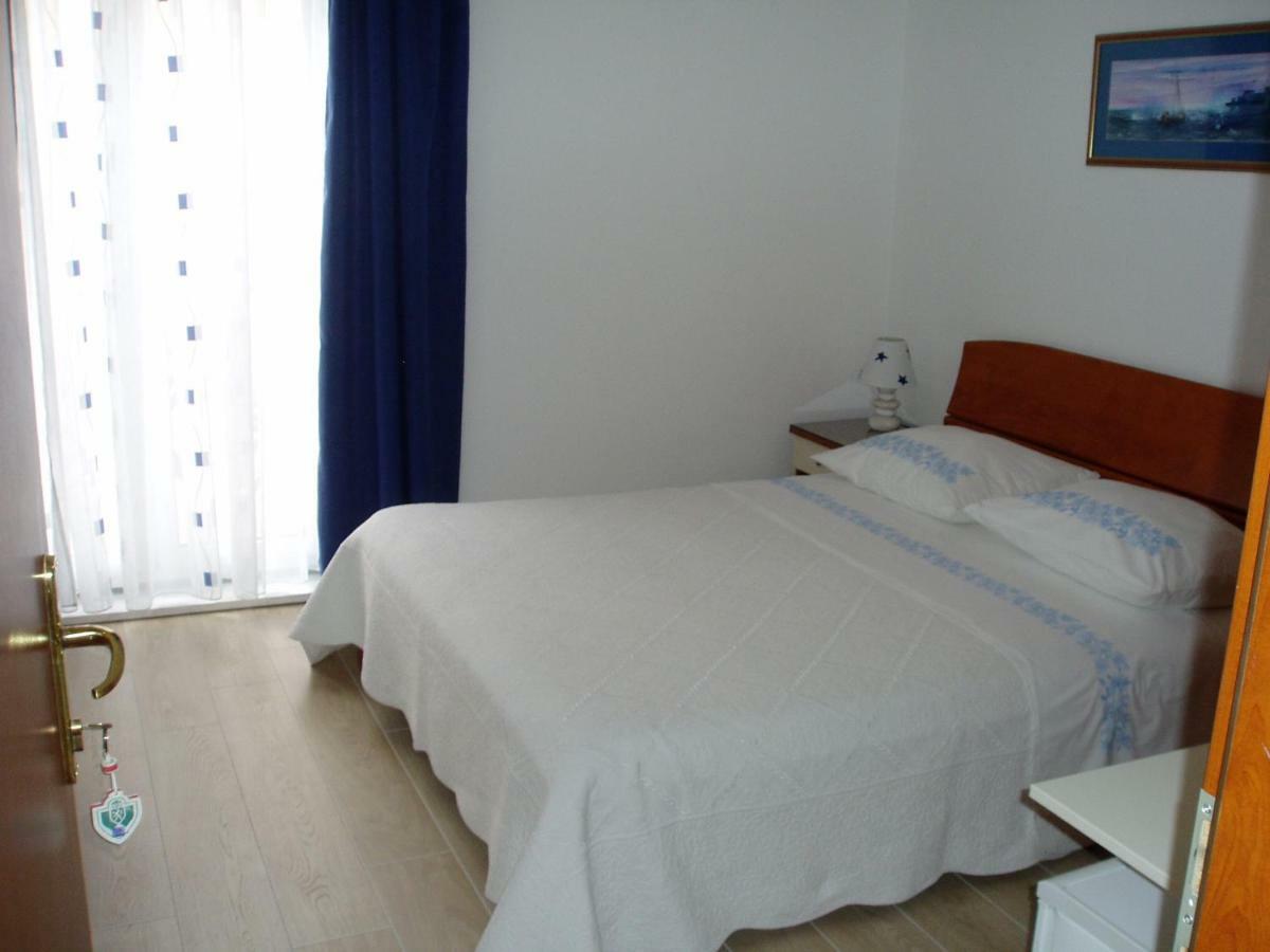 Apartments And Rooms Niksa Podgora Εξωτερικό φωτογραφία