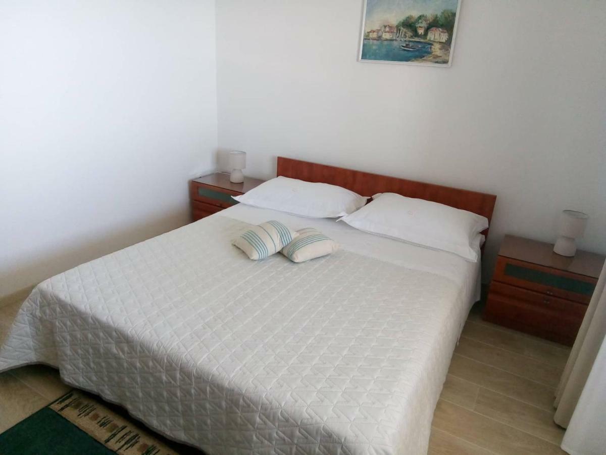 Apartments And Rooms Niksa Podgora Εξωτερικό φωτογραφία
