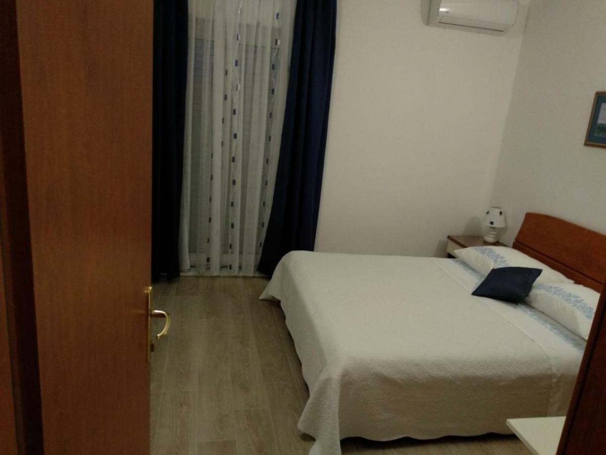 Apartments And Rooms Niksa Podgora Εξωτερικό φωτογραφία