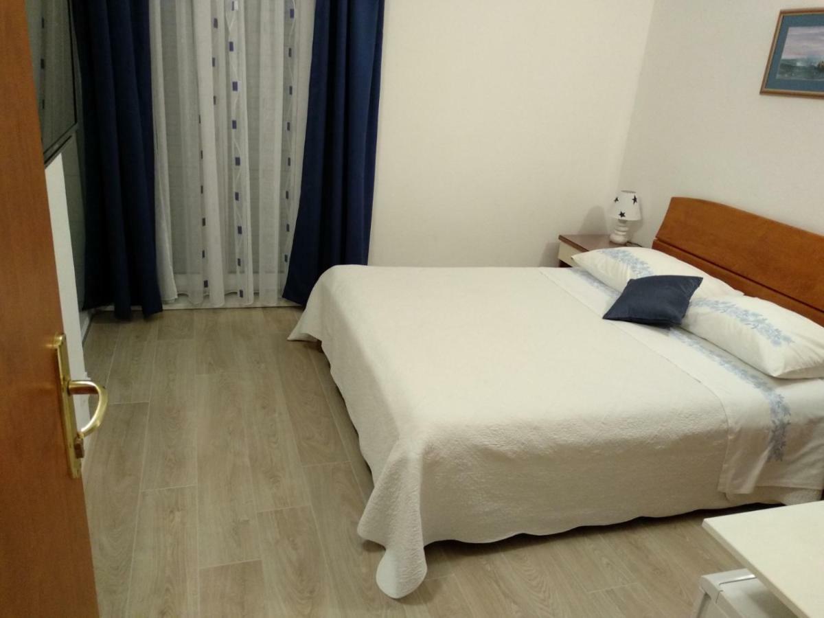Apartments And Rooms Niksa Podgora Εξωτερικό φωτογραφία